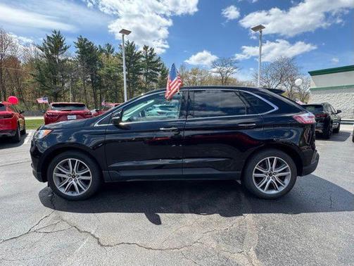 AGATE BLACK METALLIC 2024 Ford Edge Titanium