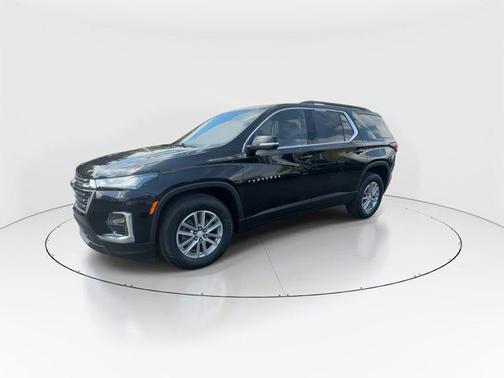 Mosaic Black Metallic 2023 Chevrolet Traverse LT Cloth