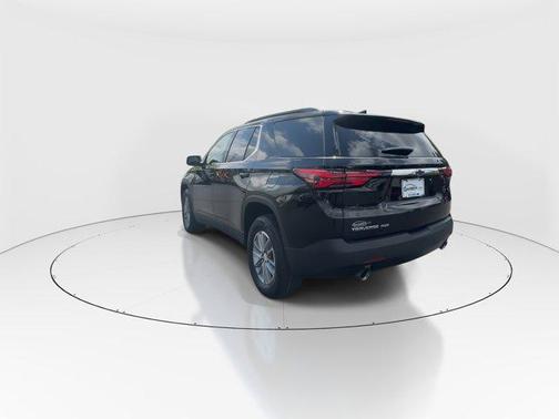 Mosaic Black Metallic 2023 Chevrolet Traverse LT Cloth