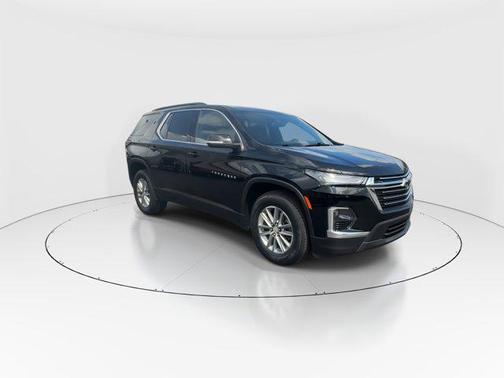 Mosaic Black Metallic 2023 Chevrolet Traverse LT Cloth