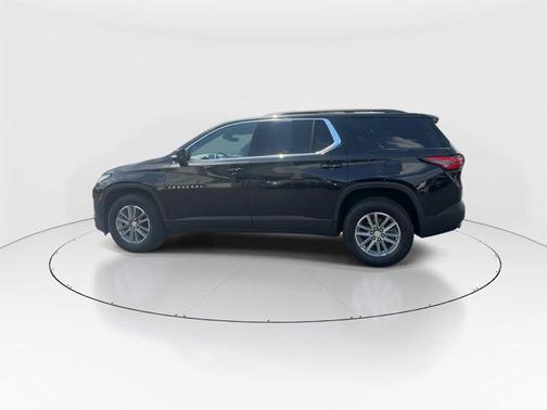 Mosaic Black Metallic 2023 Chevrolet Traverse LT Cloth