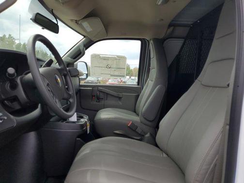 Summit White 2026 Chevrolet Express 2500 Work Van