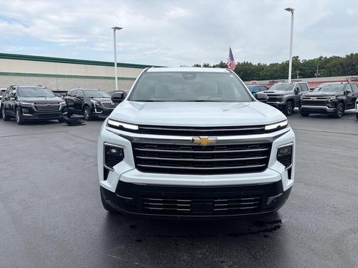 Polar White Tricoat 2026 Chevrolet Traverse High Country