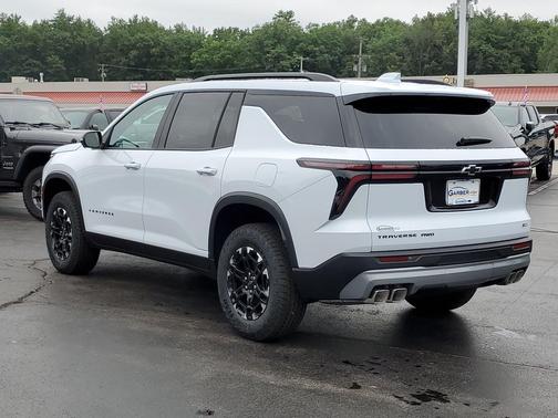 Polar White Tricoat 2027 Chevrolet Traverse AWD Z71