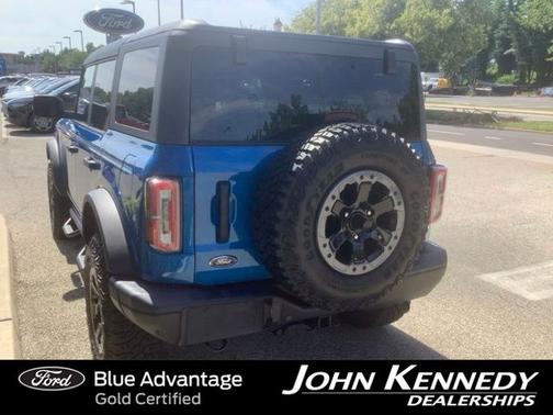 VELOCITY BLUE METALLIC 2022 Ford Bronco BADLANDS