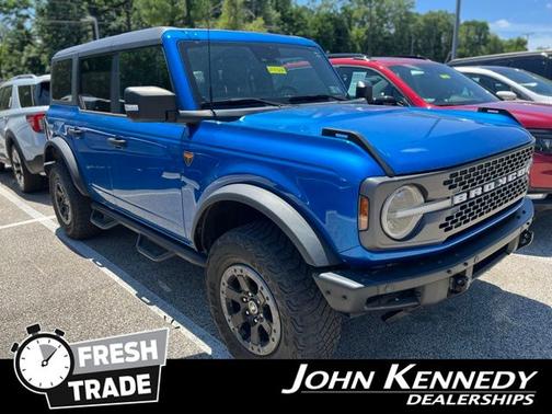VELOCITY BLUE METALLIC 2022 Ford Bronco BADLANDS