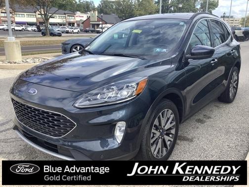 2022 Ford Escape TITANIUM