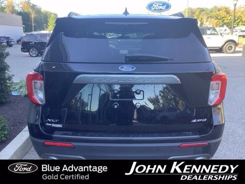 AGATE BLACK METALLIC 2023 Ford Explorer XLT