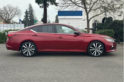 2022 Nissan Altima 2.0 SR