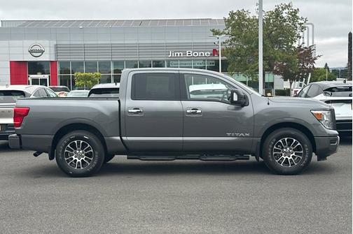 2021 Nissan Titan SV