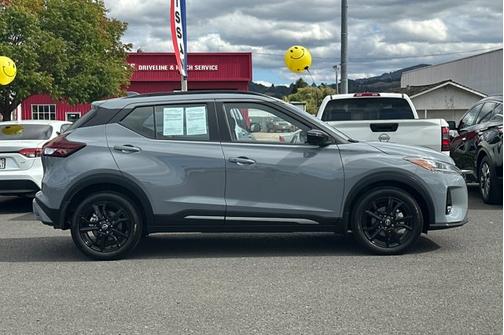 2023 Nissan Kicks SR