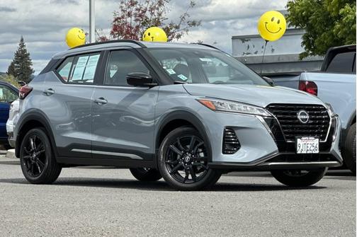 2023 Nissan Kicks SR