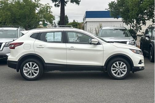 2022 Nissan Rogue Sport SV