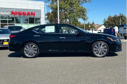 2025 Nissan Altima SL
