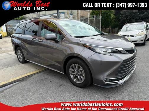 2023 Toyota Sienna XLE 8 Passenger
