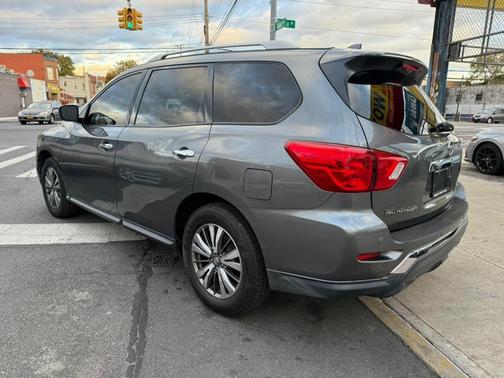 2019 Nissan Pathfinder SV