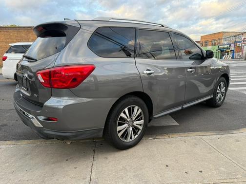 2019 Nissan Pathfinder SV