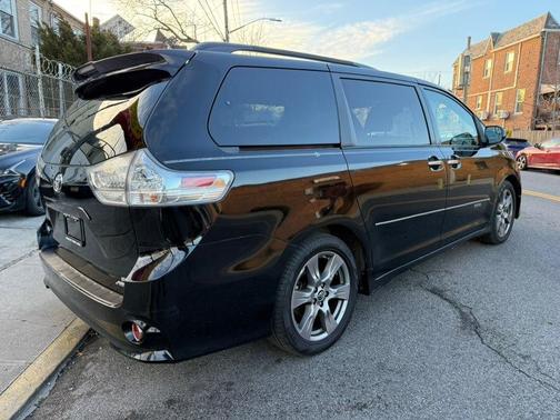 2018 Toyota Sienna SE