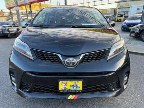 2018 Toyota Sienna SE