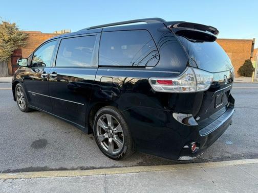 2018 Toyota Sienna SE