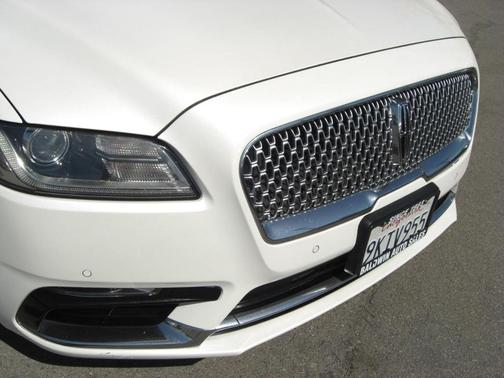 2017 Lincoln Continental Premiere