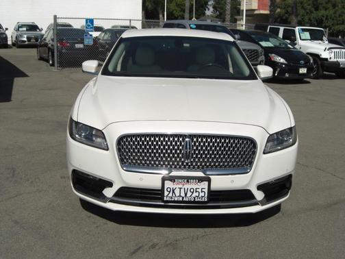 2017 Lincoln Continental Premiere
