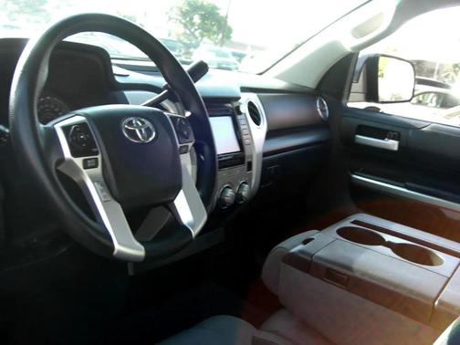 2017 Toyota Tundra SR5