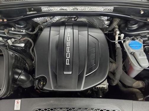 2018 Porsche Macan Base