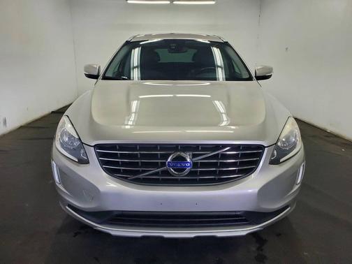 Tan 2017 Volvo XC60 T5 Inscription