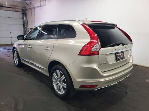 Tan 2017 Volvo XC60 T5 Inscription