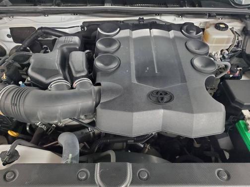 Super White 2018 Toyota 4Runner SR5 Premium