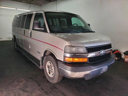 2005 Chevrolet Express 3500 Extended Wagon