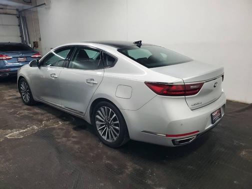 2017 Kia Cadenza Premium