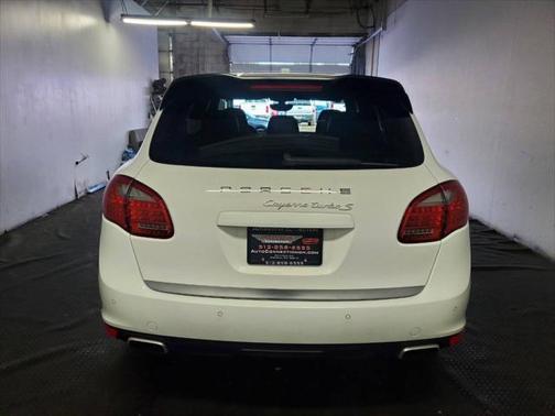 2014 Porsche Cayenne Platinum Edition