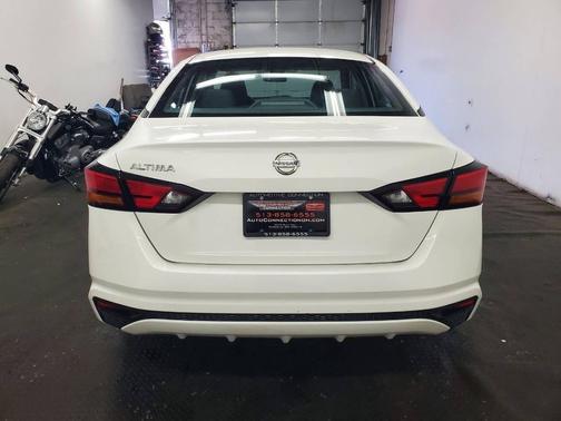 Glacier White 2022 Nissan Altima S FWD