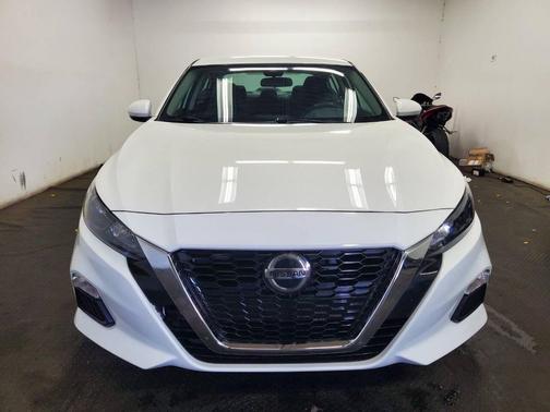 Glacier White 2022 Nissan Altima S FWD