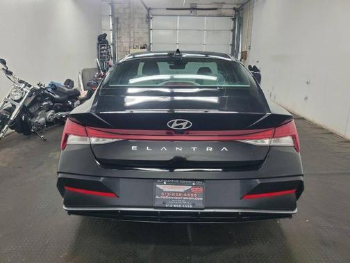 2025 Hyundai ELANTRA SEL
