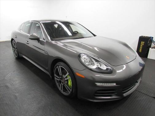 2014 Porsche Panamera 4