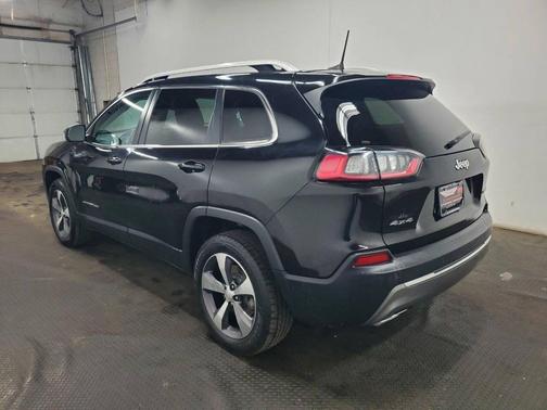 Diamond Black Crystal Pearlcoat 2020 Jeep Cherokee Limited