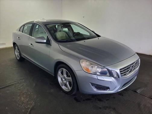 2013 Volvo S60 T5 Premier Plus