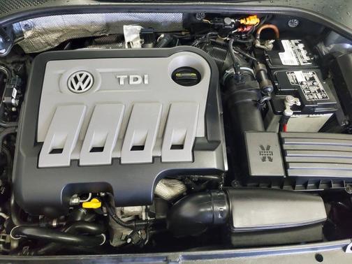 Platinum Gray Metallic 2014 Volkswagen Passat 2.0L TDI DSG SEL Premium