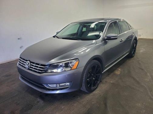 Platinum Gray Metallic 2014 Volkswagen Passat 2.0L TDI DSG SEL Premium