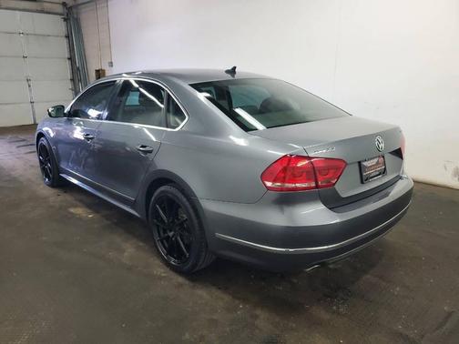 Platinum Gray Metallic 2014 Volkswagen Passat 2.0L TDI DSG SEL Premium
