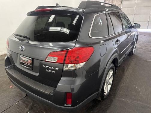 Crystal Black Silica 2013 Subaru Outback 3.6R Limited