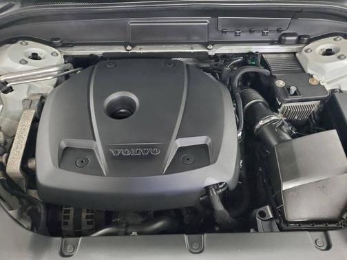 2019 Volvo XC60 T5 Momentum