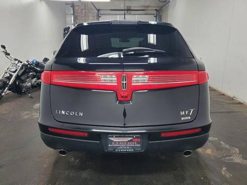 2017 Lincoln MKT Livery