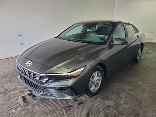 2024 Hyundai ELANTRA SE