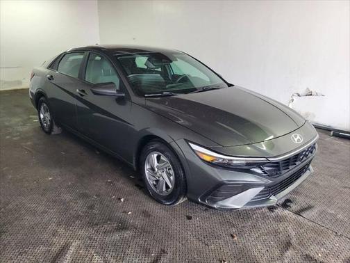 2024 Hyundai ELANTRA SE