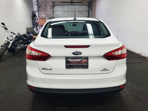 Oxford White 2014 Ford Focus SE
