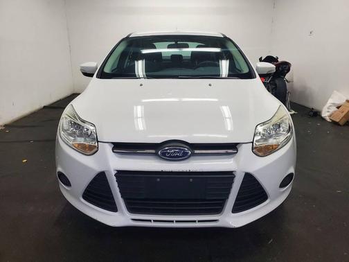 Oxford White 2014 Ford Focus SE